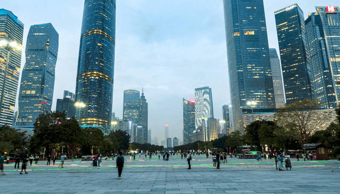 Центральная площадь Гуанчжоу «Huacheng Square»