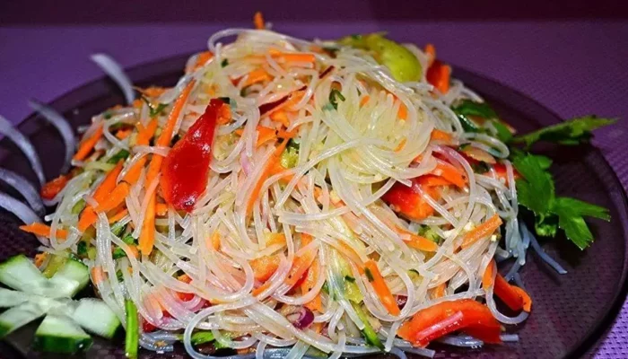 Фунчоза с курицей и овощами