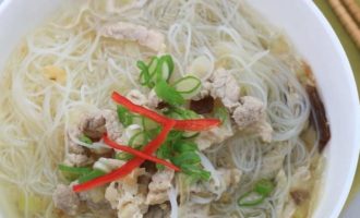 Китайский быстрый суп с фунчозой Суп с тофу и фунчозой Суп с жареным мясом и фунчозой Густой грибной суп с фунчозой Куриный суп с фунчозой и цветной капустой