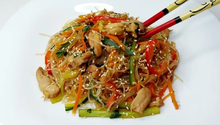 фунчоза С овощами и кунжутом