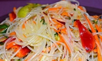 Салат из фунчозы
