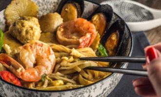 китайская лапша с морепродуктами