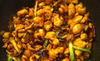 курица с орехами
