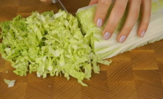 Салат из китайской капусты
